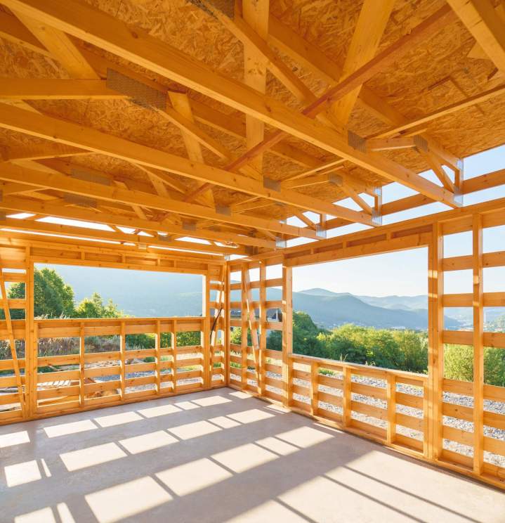 La solidité et l'esthétique du bois pour votre structure.